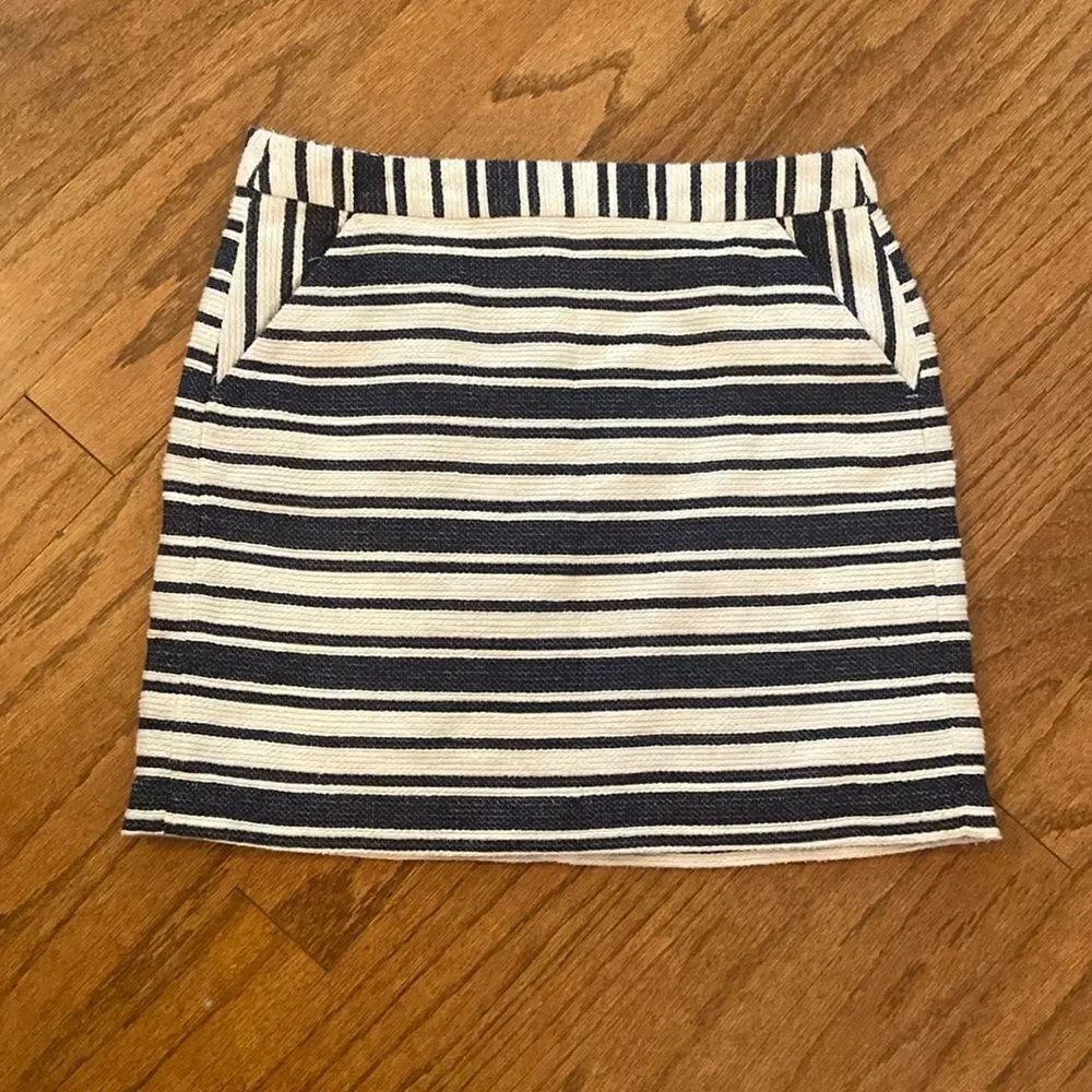 Banana Republic size 10 skirt with lining blue and white striped